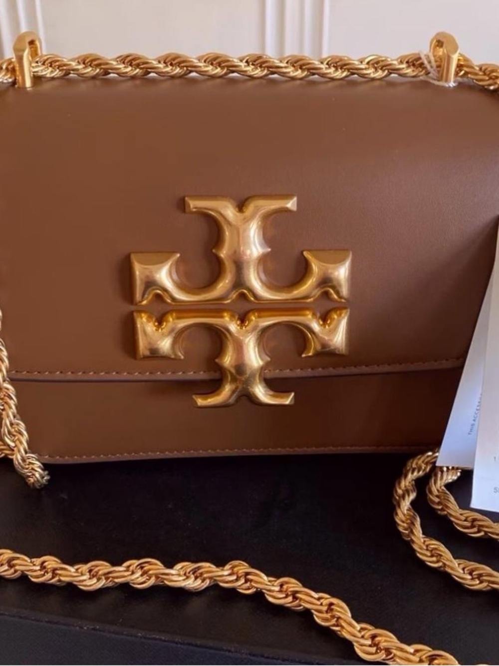 Tory Burch Eleanor Classic Leather Tan Bag with Gold Chain Strap - Picture 2 of 8